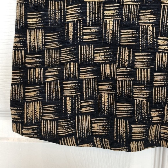 𝅺moda Seta silk and linen blend button up sleeveless top in navy and tan - Picture 4 of 8